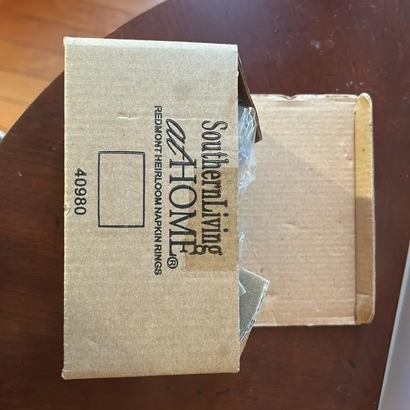 Southern Living at home set of 4 napkin rings - Picture 2 of 2